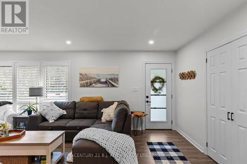 1551 Gill Road, Springwater, ON - Indoor Photo Showing Living Room