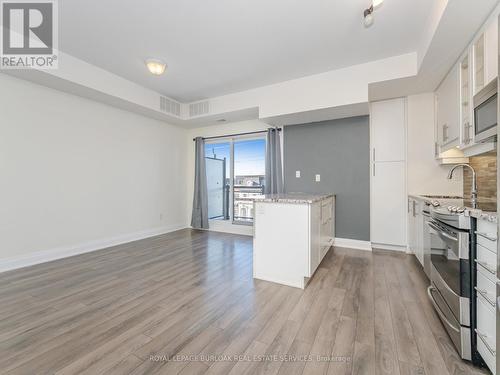418 - 128 Garden Drive, Oakville, ON - Indoor Photo Showing Kitchen