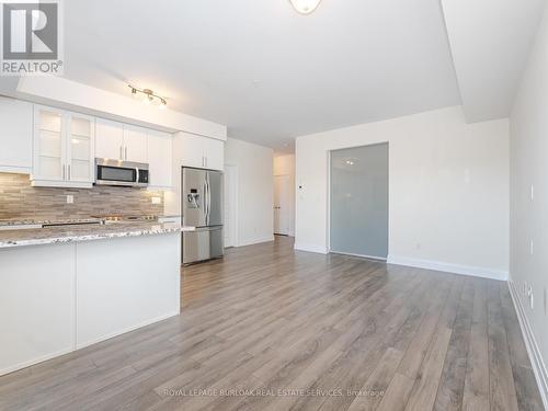 418 - 128 Garden Drive, Oakville, ON - Indoor Photo Showing Kitchen With Upgraded Kitchen