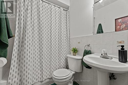 166 Essex Street, Toronto, ON - Indoor Photo Showing Bathroom
