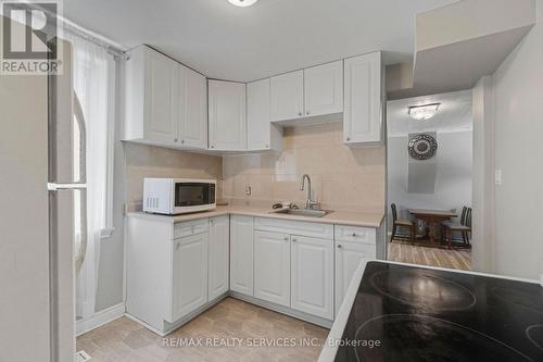 2 Parsons Avenue, Caledon, ON - Indoor Photo Showing Kitchen