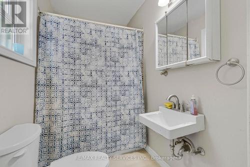 2 Parsons Avenue, Caledon, ON - Indoor Photo Showing Bathroom