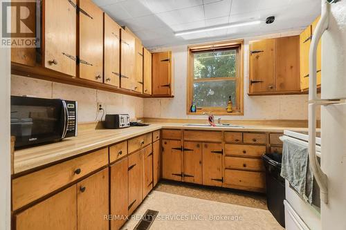 2 Parsons Avenue, Caledon, ON - Indoor Photo Showing Kitchen With Double Sink