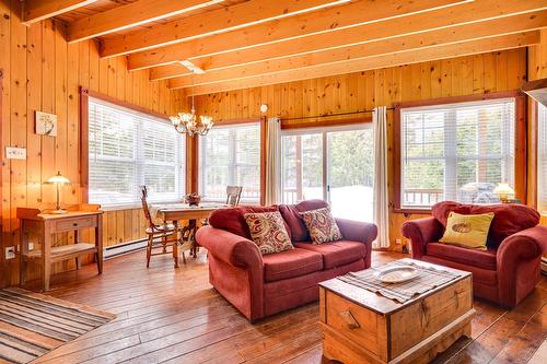 Salon - 6884 Rue De La Rivière, Val-Morin, QC - Indoor Photo Showing Living Room