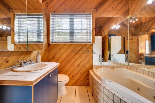 Bathroom - 6884 Rue De La Rivière, Val-Morin, QC - Indoor Photo Showing Bathroom