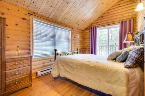 Bedroom - 6884 Rue De La Rivière, Val-Morin, QC - Indoor Photo Showing Bedroom