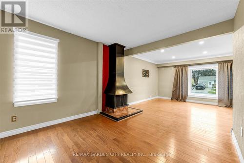 17 Marilyn Street, Grimsby, ON - Indoor Photo Showing Other Room