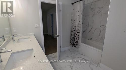 2335 Bakervilla Street, London South, ON - Indoor Photo Showing Bathroom