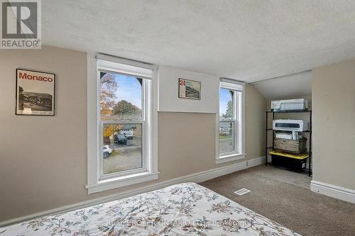 30 Wood Street, Mapleton, ON - Indoor Photo Showing Bedroom