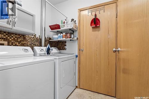 4 257 Fairford Street W, Moose Jaw, SK - Indoor Photo Showing Laundry Room
