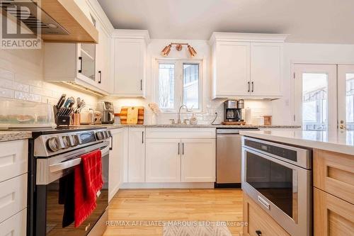 4239 County Rd 11 Road, South Stormont, ON - Indoor Photo Showing Kitchen With Upgraded Kitchen