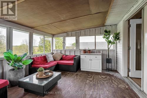 4239 County Rd 11 Road, South Stormont, ON - Indoor Photo Showing Living Room
