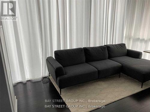 710 - 15 Grenville Street, Toronto, ON - Indoor Photo Showing Living Room