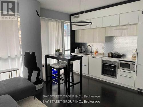 710 - 15 Grenville Street, Toronto, ON - Indoor