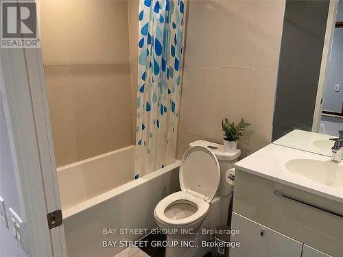 710 - 15 Grenville Street, Toronto, ON - Indoor Photo Showing Bathroom