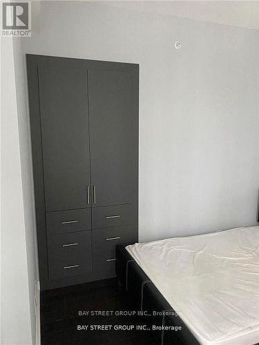 710 - 15 Grenville Street, Toronto, ON - Indoor