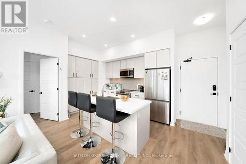 431 - 415 Sea Ray Avenue, Innisfil, ON - Indoor Photo Showing Kitchen