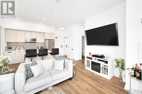 431 - 415 Sea Ray Avenue, Innisfil, ON - Indoor Photo Showing Living Room