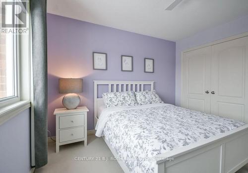 304 Downy Emerald Drive, Bradford West Gwillimbury, ON - Indoor Photo Showing Bedroom