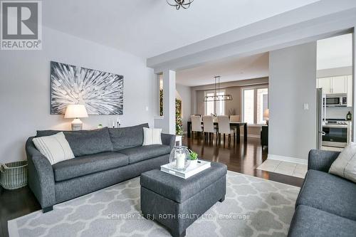 304 Downy Emerald Drive, Bradford West Gwillimbury, ON - Indoor Photo Showing Living Room