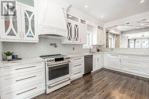 99 Mcintyre Drive, Barrie, ON - Indoor Photo Showing Kitchen With Upgraded Kitchen