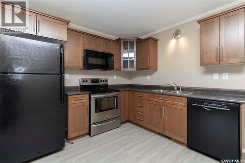 115 115 Dalgleish Link, Saskatoon, SK - Indoor Photo Showing Kitchen With Double Sink