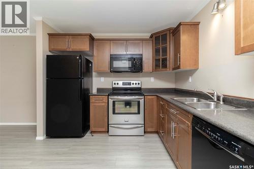 115 115 Dalgleish Link, Saskatoon, SK - Indoor Photo Showing Kitchen With Double Sink