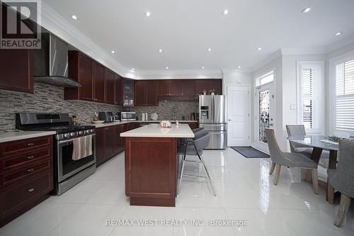 43 Swanton Road, Brampton, ON - Indoor Photo Showing Kitchen With Stainless Steel Kitchen With Upgraded Kitchen