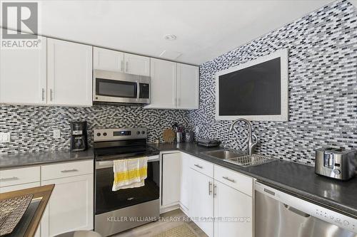 66 Oceanpearl Crescent, Whitby (Blue Grass Meadows), ON - Indoor Photo Showing Kitchen With Double Sink With Upgraded Kitchen
