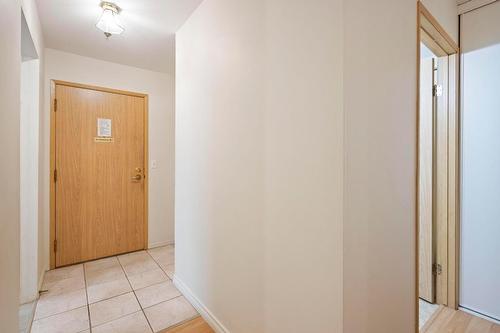 112-1045 Sutherland Avenue, Kelowna, BC - Indoor Photo Showing Other Room