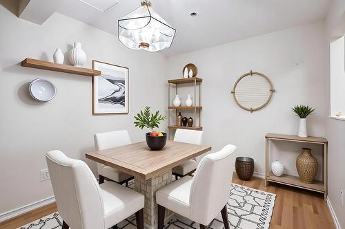112-1045 Sutherland Avenue, Kelowna, BC - Indoor Photo Showing Dining Room