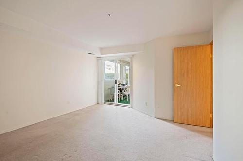 112-1045 Sutherland Avenue, Kelowna, BC - Indoor Photo Showing Other Room