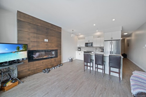 310-91 Chapel St, Nanaimo, BC - Indoor With Fireplace
