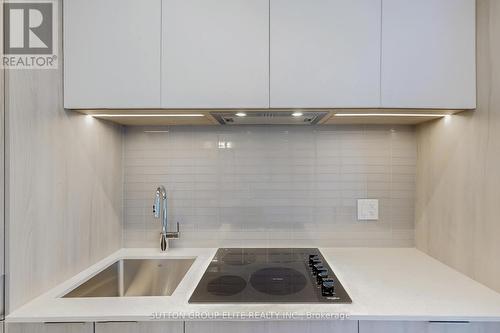 3506 - 395 Square One Drive, Mississauga, ON - Indoor Photo Showing Kitchen