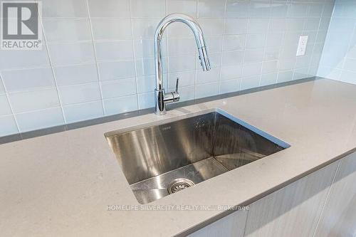 709 - 2481 Taunton Road, Oakville, ON - Indoor Photo Showing Kitchen