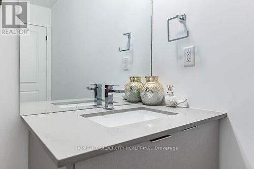 709 - 2481 Taunton Road, Oakville, ON - Indoor Photo Showing Bathroom