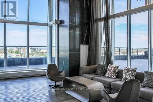 709 - 2481 Taunton Road, Oakville, ON - Indoor Photo Showing Living Room