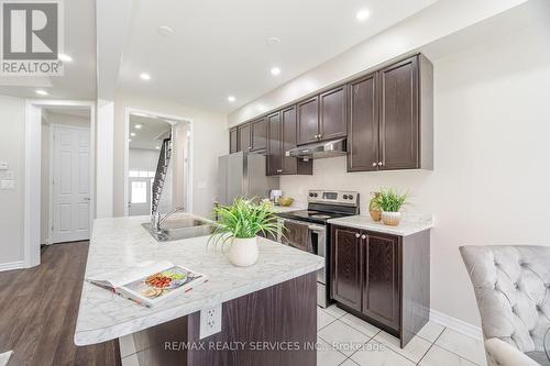 27 Phyllis Drive, Caledon, ON - Indoor Photo Showing Kitchen With Upgraded Kitchen