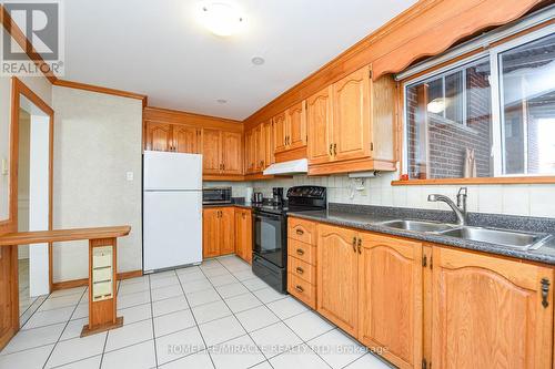 7267 Topping Road, Mississauga, ON - Indoor Photo Showing Kitchen With Double Sink