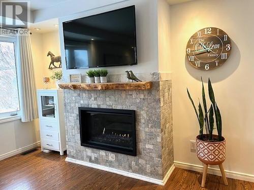 4511 Beaver Avenue, Hanmer, ON - Indoor Photo Showing Living Room With Fireplace