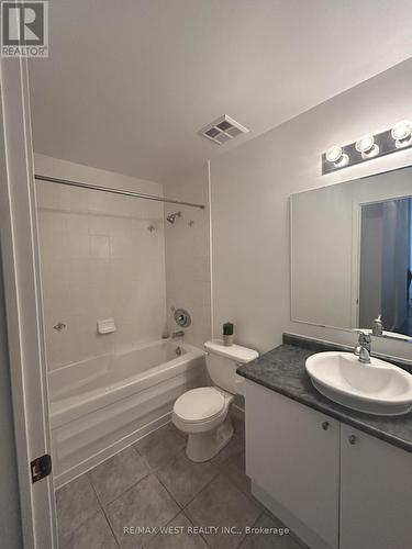 207 - 410 King Street W, Kitchener, ON - Indoor Photo Showing Bathroom