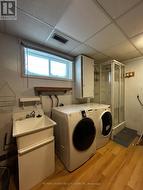 laundry / shower - 