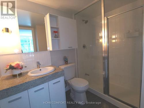 915 - 15 Singer Court, Toronto, ON - Indoor Photo Showing Bathroom