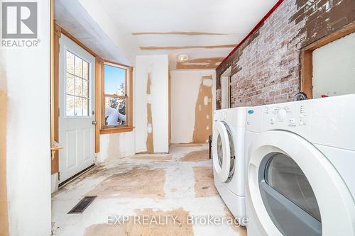 28 Queen Street, Innisfil, ON - Indoor Photo Showing Laundry Room