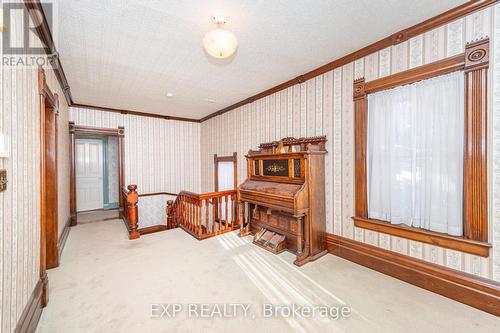 28 Queen Street, Innisfil, ON - Indoor Photo Showing Other Room