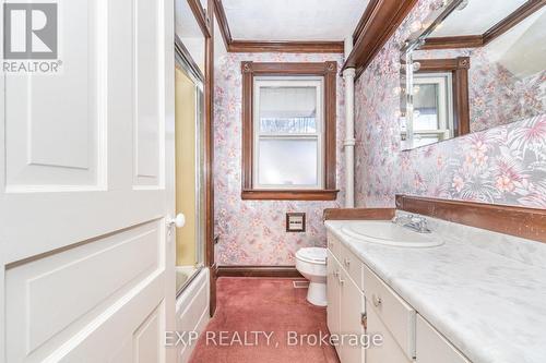 28 Queen Street, Innisfil, ON - Indoor Photo Showing Bathroom