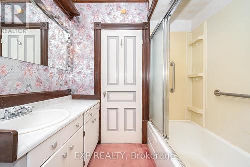 28 Queen Street, Innisfil, ON - Indoor Photo Showing Bathroom
