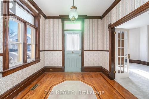 28 Queen Street, Innisfil, ON - Indoor Photo Showing Other Room