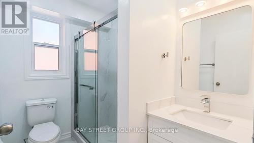 Upper - 859 1/2 Bathurst Street, Toronto, ON - Indoor Photo Showing Bathroom