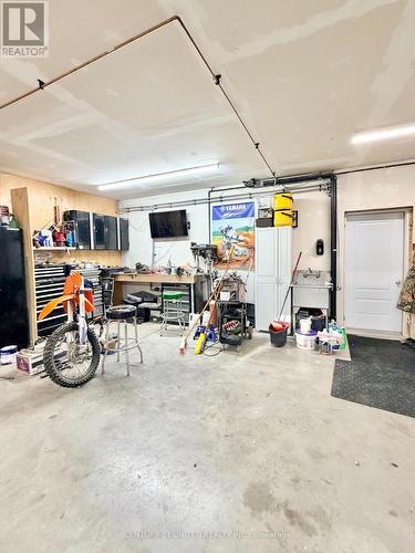 45 Kenedon Drive, Kawartha Lakes (Emily), ON - Indoor Photo Showing Garage